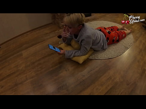 ❤️ Hullu blondiin imeb tohutut munni ja hüppab selle peal - anaalseksiga ❤❌ Pornovideo at us ﹏