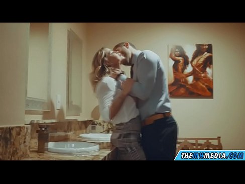 ❤️ Kui rinnakas blondiin võrgutab sind avalikus tualettruumis ❤❌ Pornovideo at us ﹏